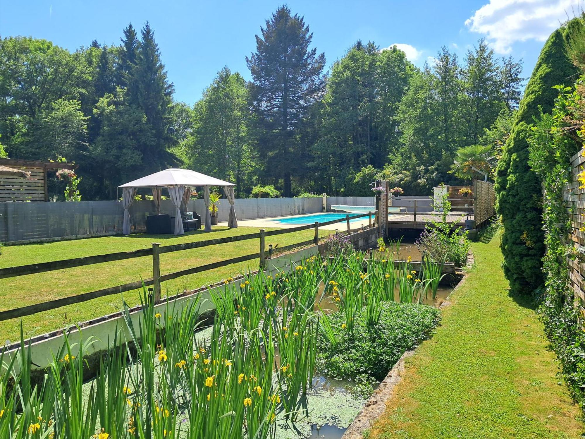 Moulin Du Pommier Glamping & Camping Saulgond エクステリア 写真